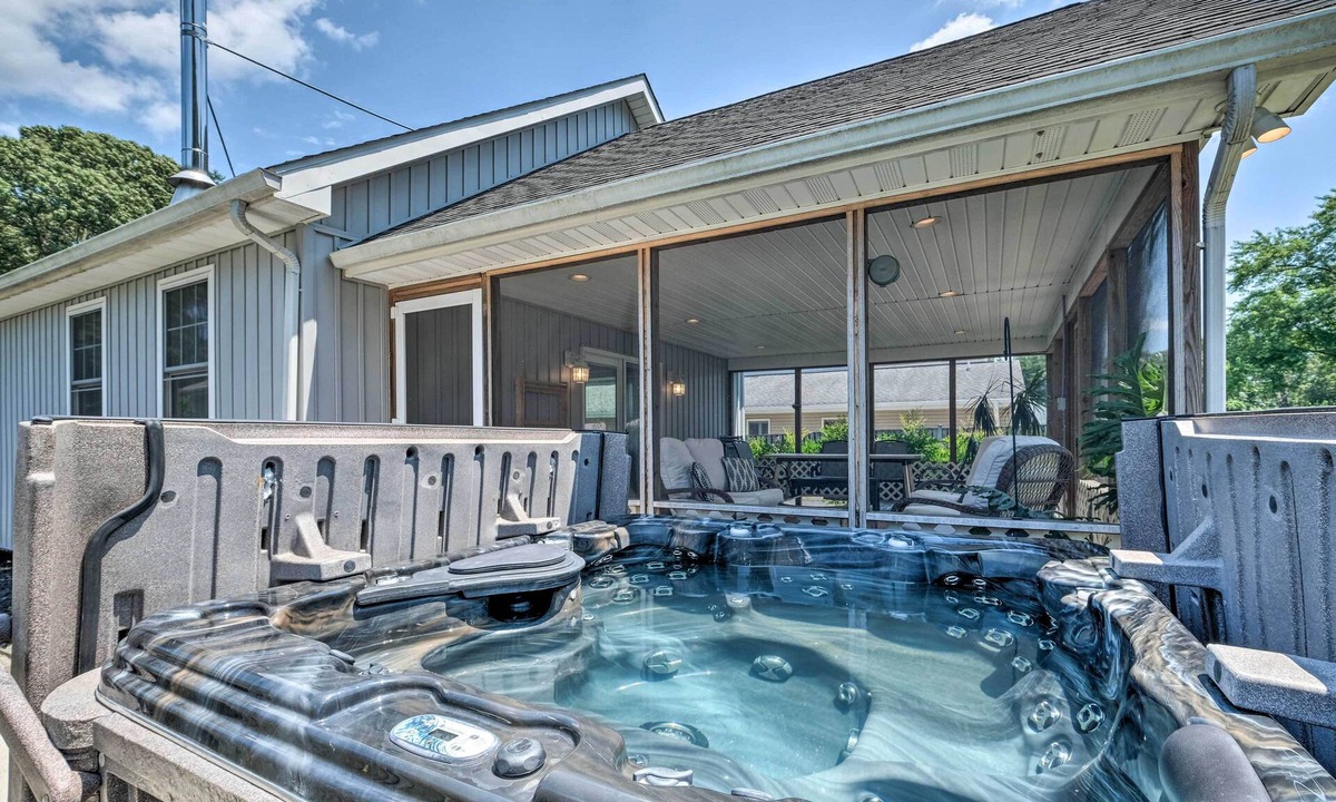 Green Haven Cottage | Idyllic Pasadena Retreat With Garden + Hot Tub!
