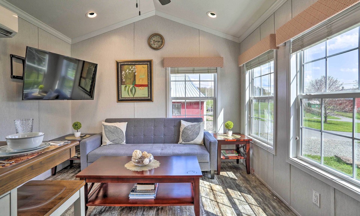 Pleasant Mount Cottage | Idyllic Poconos Cottage w/ Deck & Community Perks!