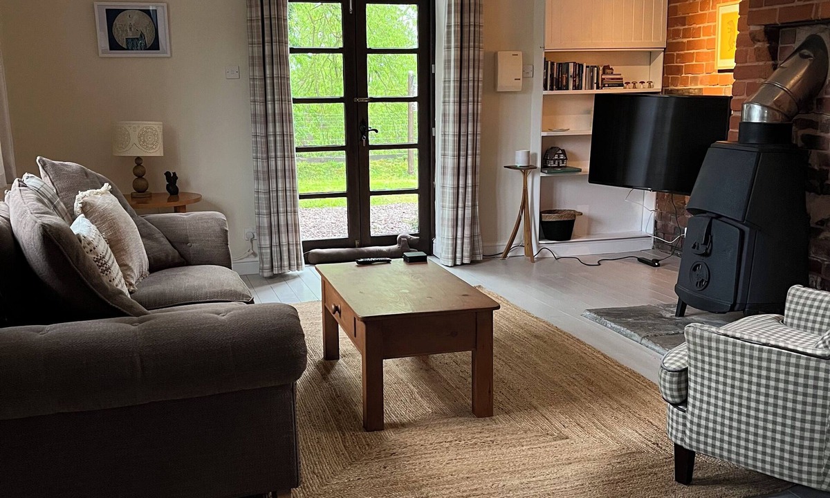 Bodenham House | Idyllic riverside location