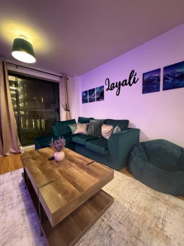 Gascoigne Apartment | Idyllic Riverside Retreat