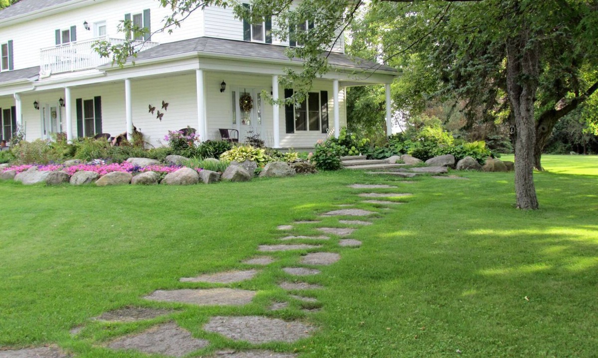 North Dundas House | Idyllic Suite Retreat for a Romantic Getaway near Ottawa, Ontario