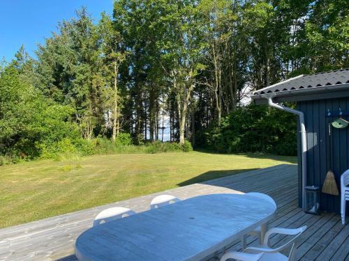 Spøttrup House | Idyllic Summer House At The Waters Edge