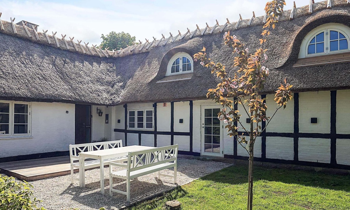 Gedesby House | Idyllic Thatched Cottage Retreat-By Traum