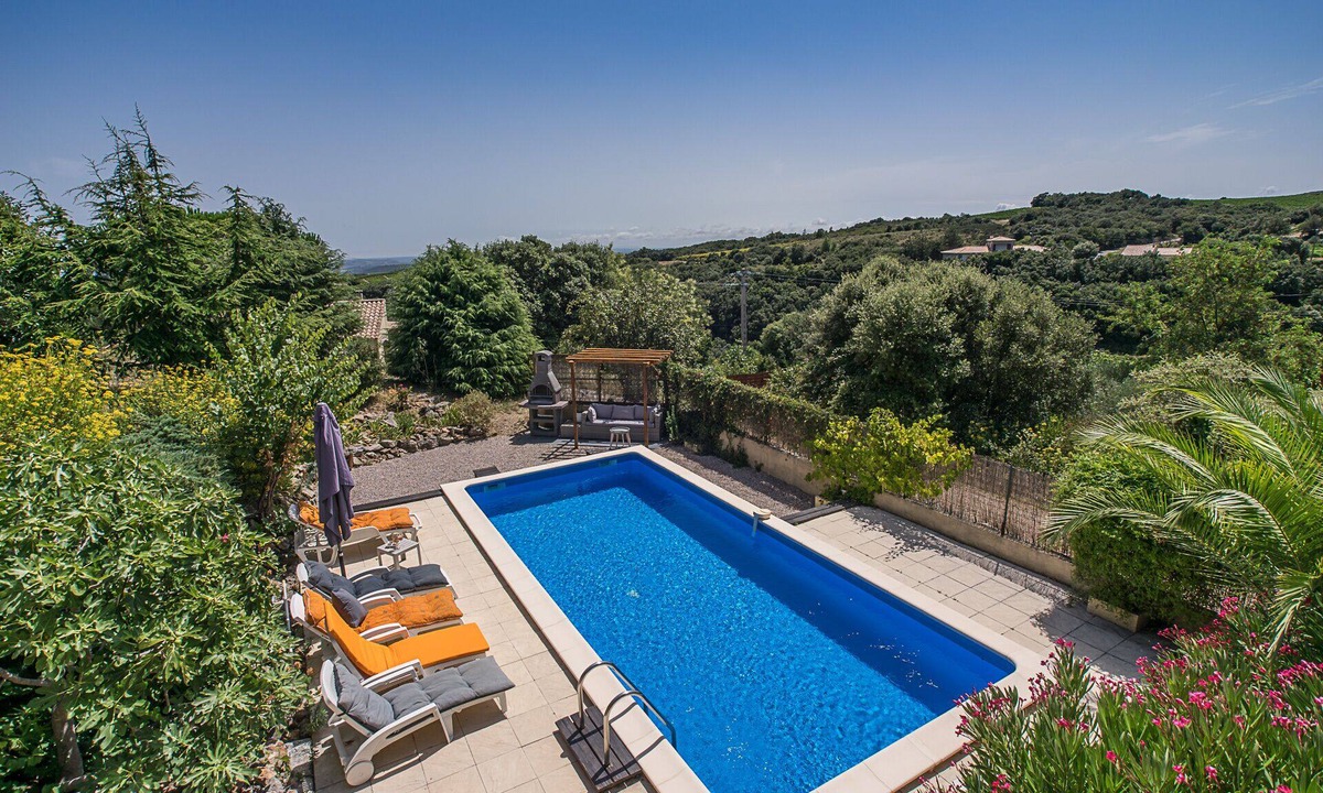 Cabrerolles Villa | Idyllic Villa Set Amongst Vineyards With Private Pool