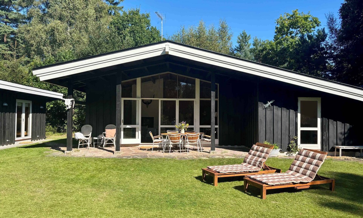 Frederiksvaerk House | Idyllic wooden cabin with fireplace near Tisvilde