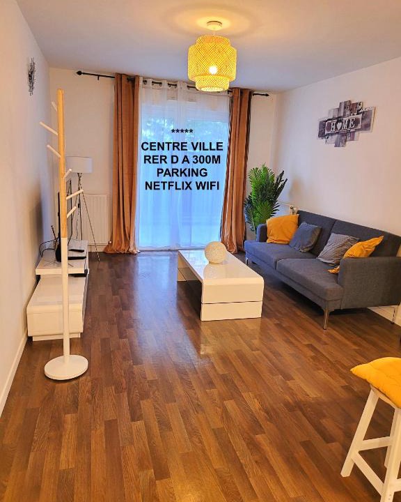 Center Apartment | III Appart 2 Pièces, Neuf 200 m de Gare Parking Netflix Evry Courcouronnes