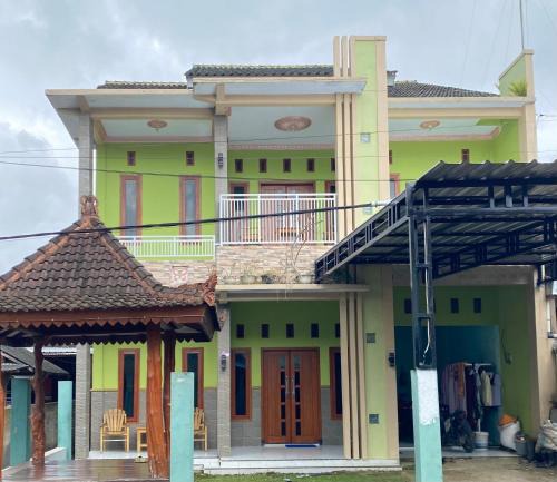 Tamansuruh House | Ijen kingdom guest house