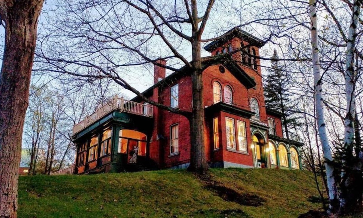 Sherbrooke Bed & Breakfast | Ile De Garde B&B