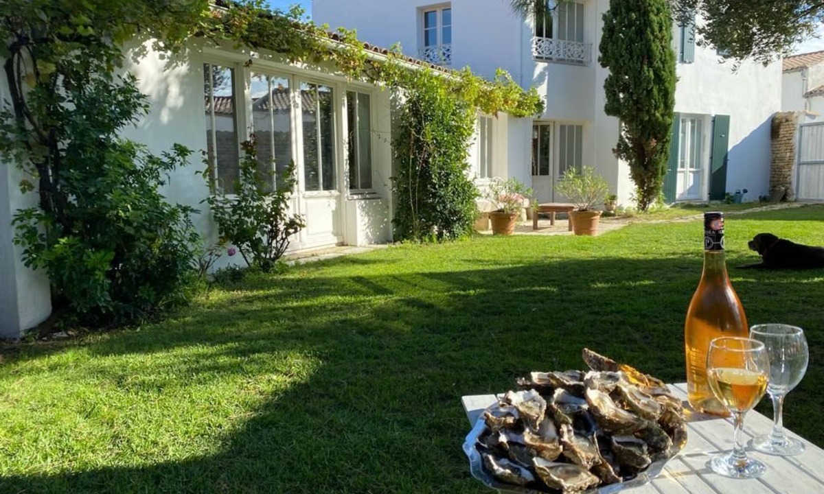 Loix House | Ile de ré - loix - typical Ré house with great backyard,