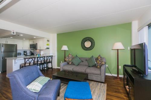 Waikiki Apartment | Ilikai Tower 1205 City View 1BR