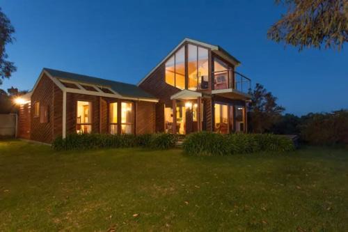 Waratah House | Illangi Beach Retreat