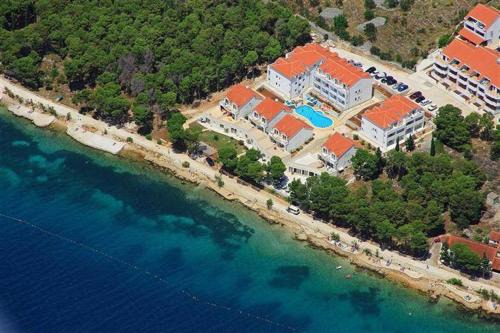 Cove Makarac (Milna) Resort | Illyrian Resort