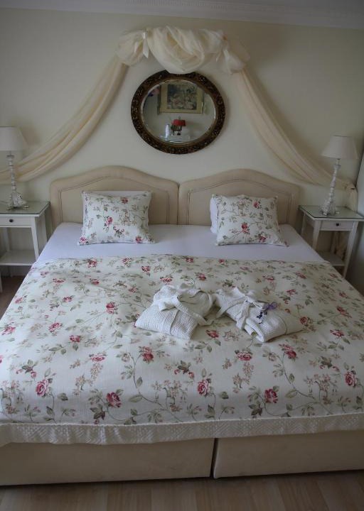 Wolfhausen Bed & Breakfast | Im Röseligarten