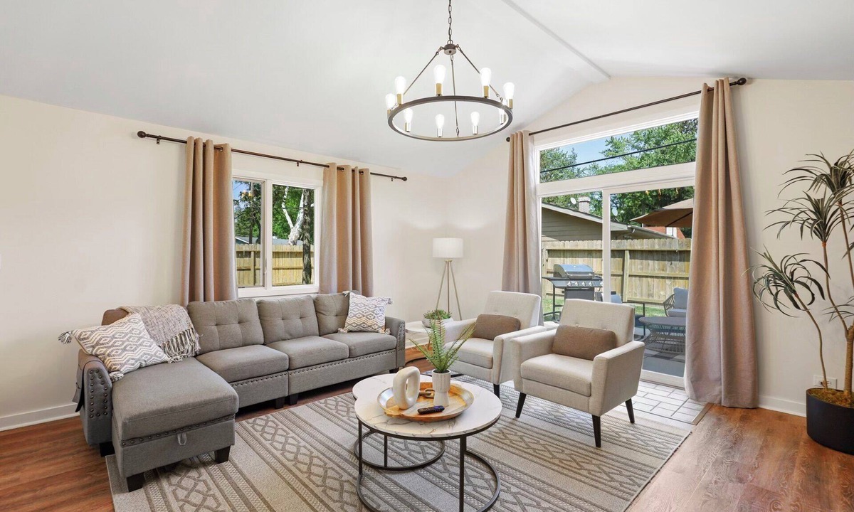 Downers Grove House | Imagine… 5 Brs/Game Room