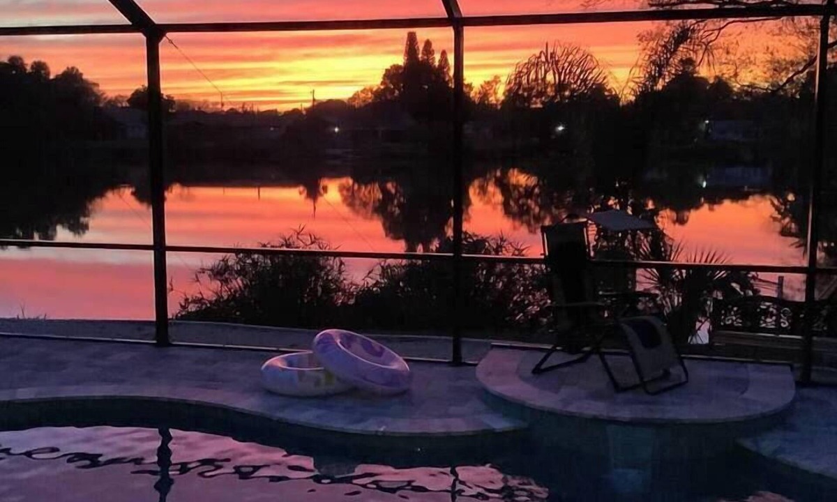 South Bradenton House | IMG Lake & Beach Home with Pool White Sand BeachesnMAY 16-10, Oct, Nov SPECIALS!