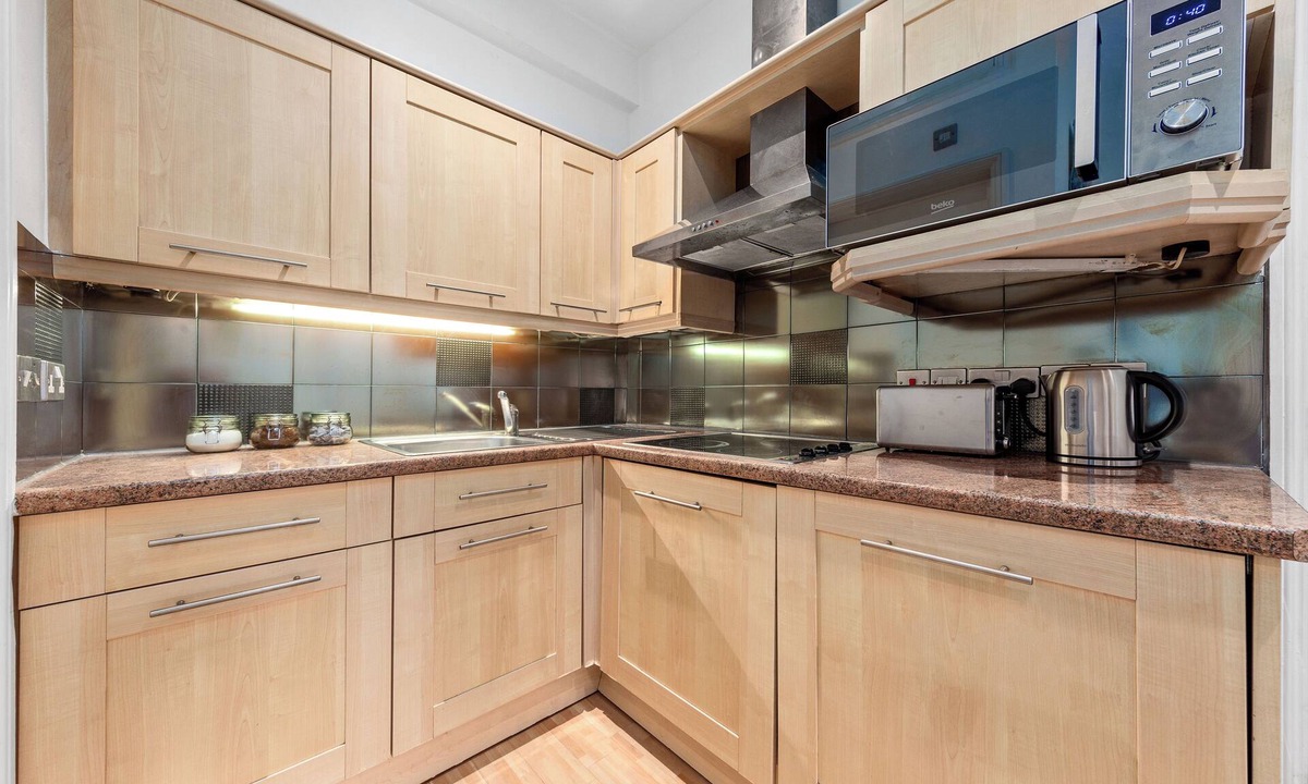 Westbourne Apartment | Immaculate 1-bed Studio in London