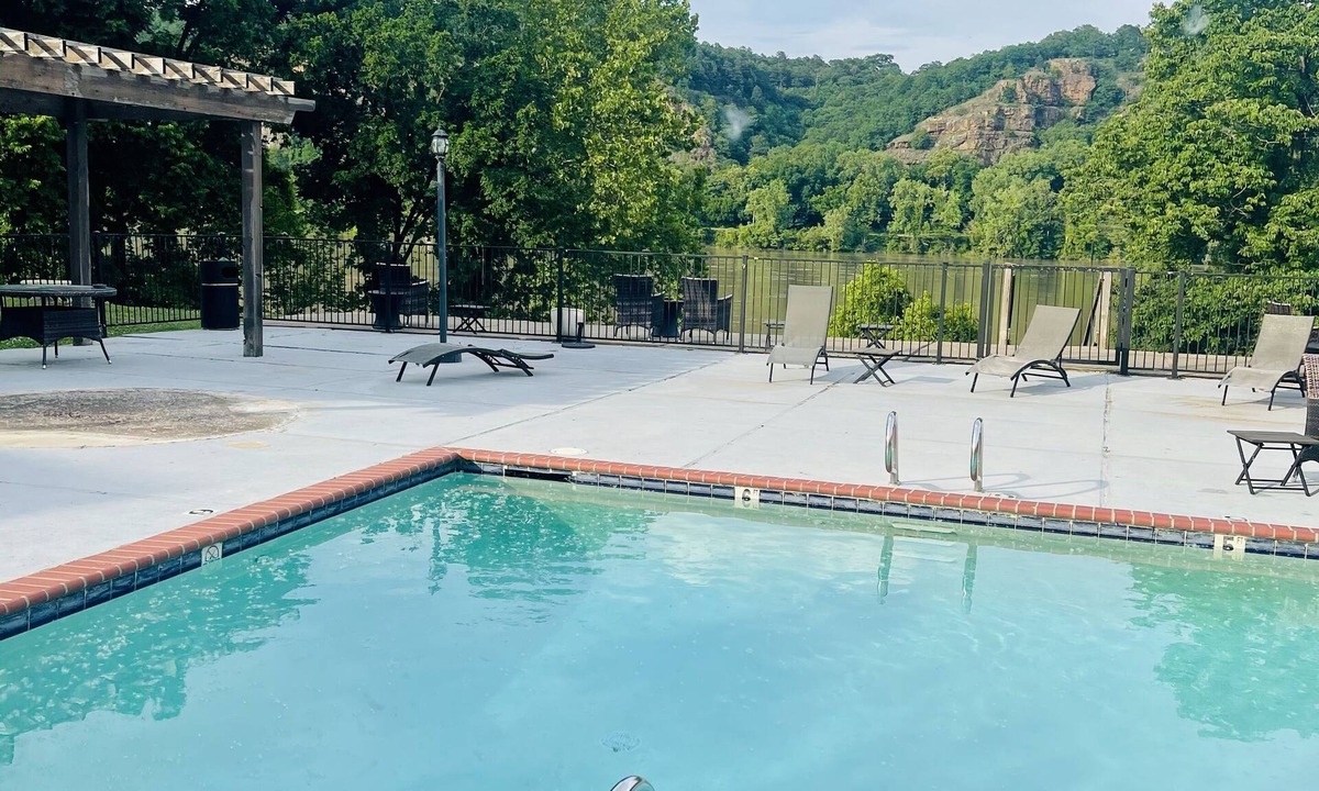 Ferndale Apartment | Immaculate 1 Bedroom Apt with Riverfront View