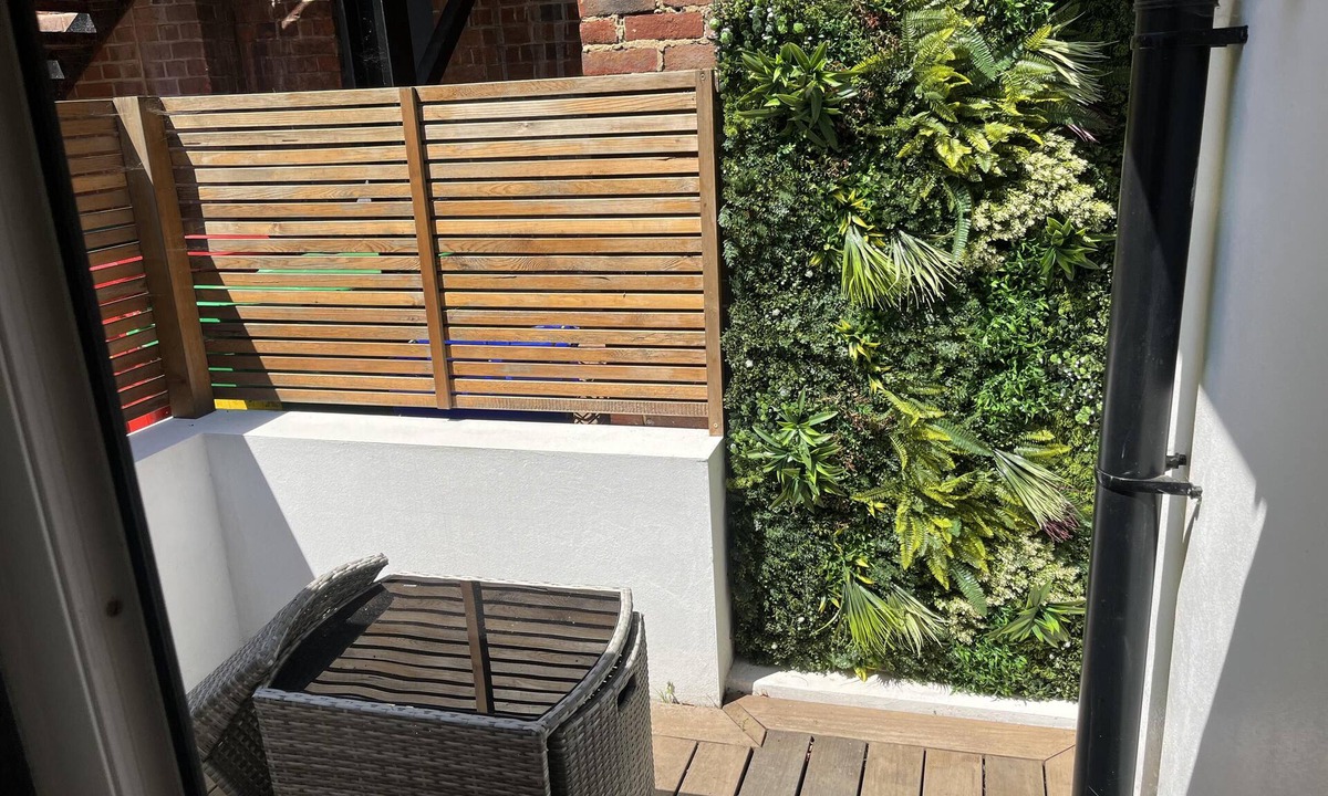 Weybridge House | Immaculate 2-bed Bungalow in Weybridge