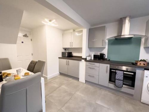 Corby House | Immaculate 5 Bedroom House