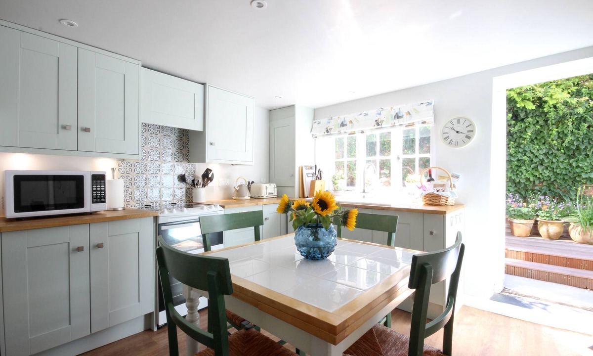 Sandwich House | Immaculate 5* Cape-Cod-inspired Spencer House