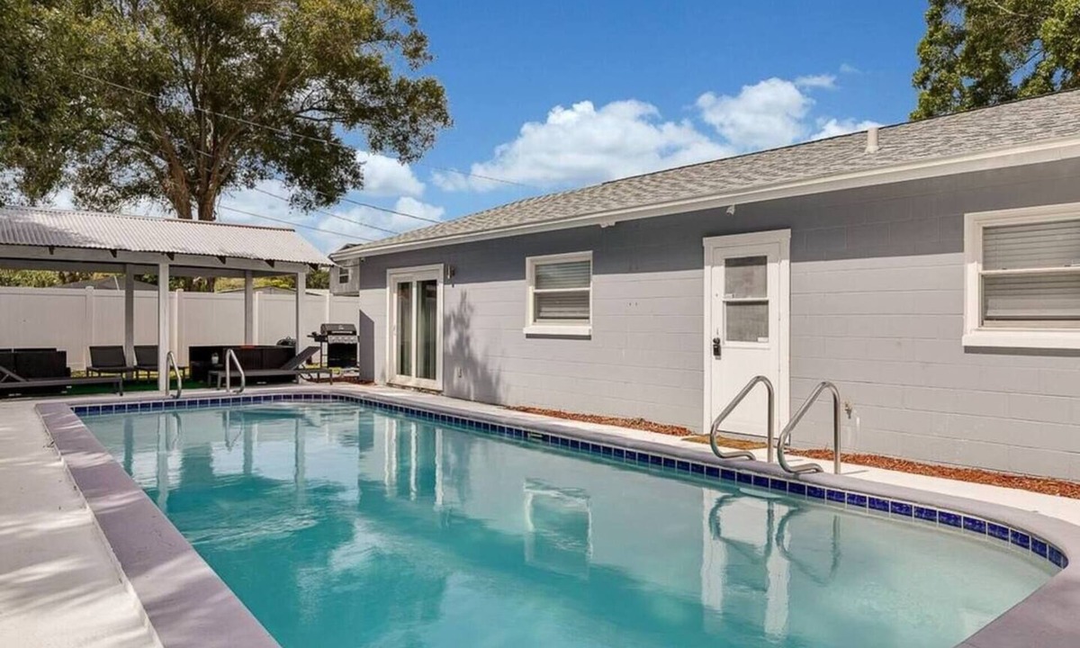 Town N County Park House | Immaculate & Cozy Entire Heated Pool House