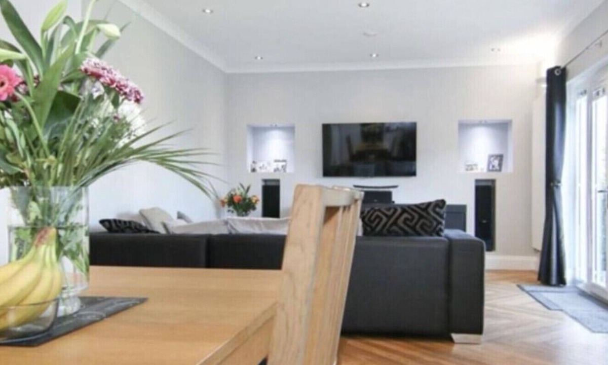 Bonnybridge House | Immaculate Family sized holiday home located 10mins from beachfront!