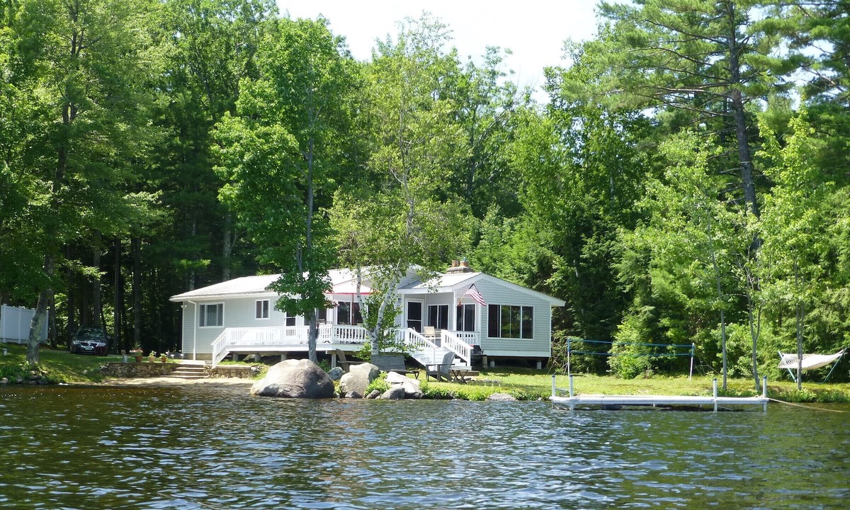 Barrington House | Immaculate Lake Front Home