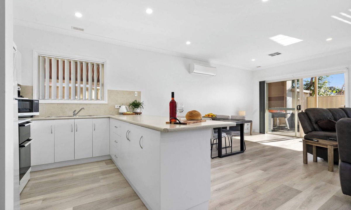 Renmark Apartment | Immaculate, Modern, Comfortable Apartment in a Convenient Location