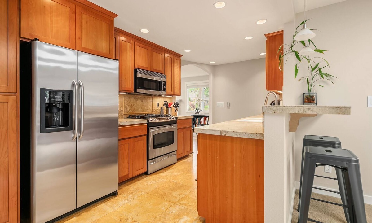 North Rose Hill House | Immaculate Rose Hill Rambler.