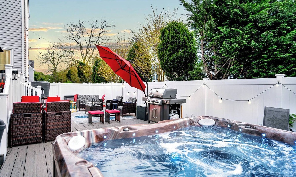 Point Pleasant Beach House | Immaculate*PvtBeach*HotTub*Firepit*Linen*Games