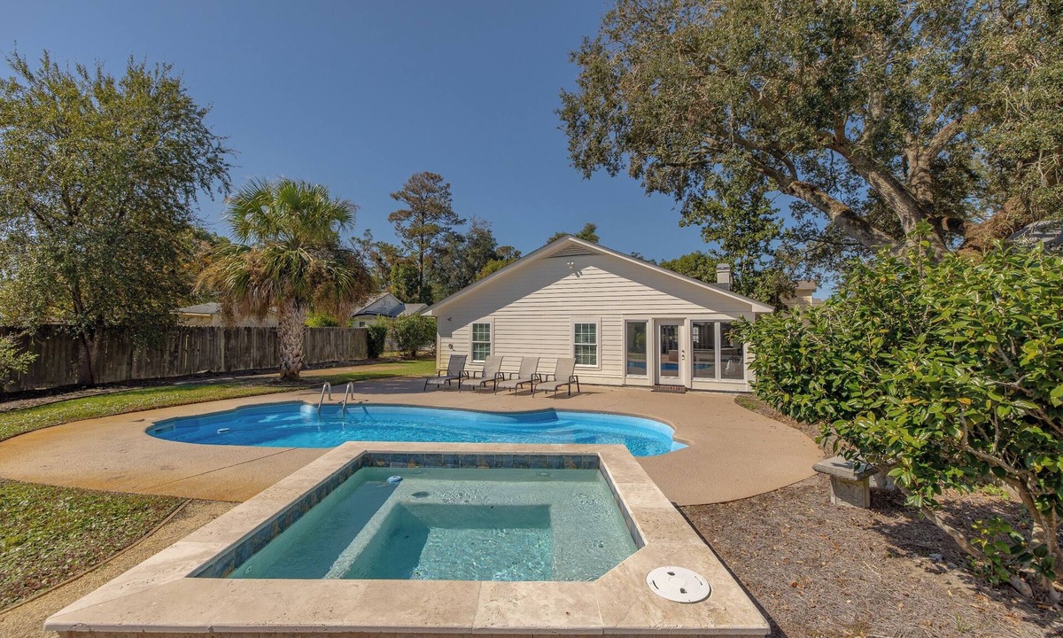 Demere Park House | Immaculate 4 bed/3.5 bath Home with Private Pool