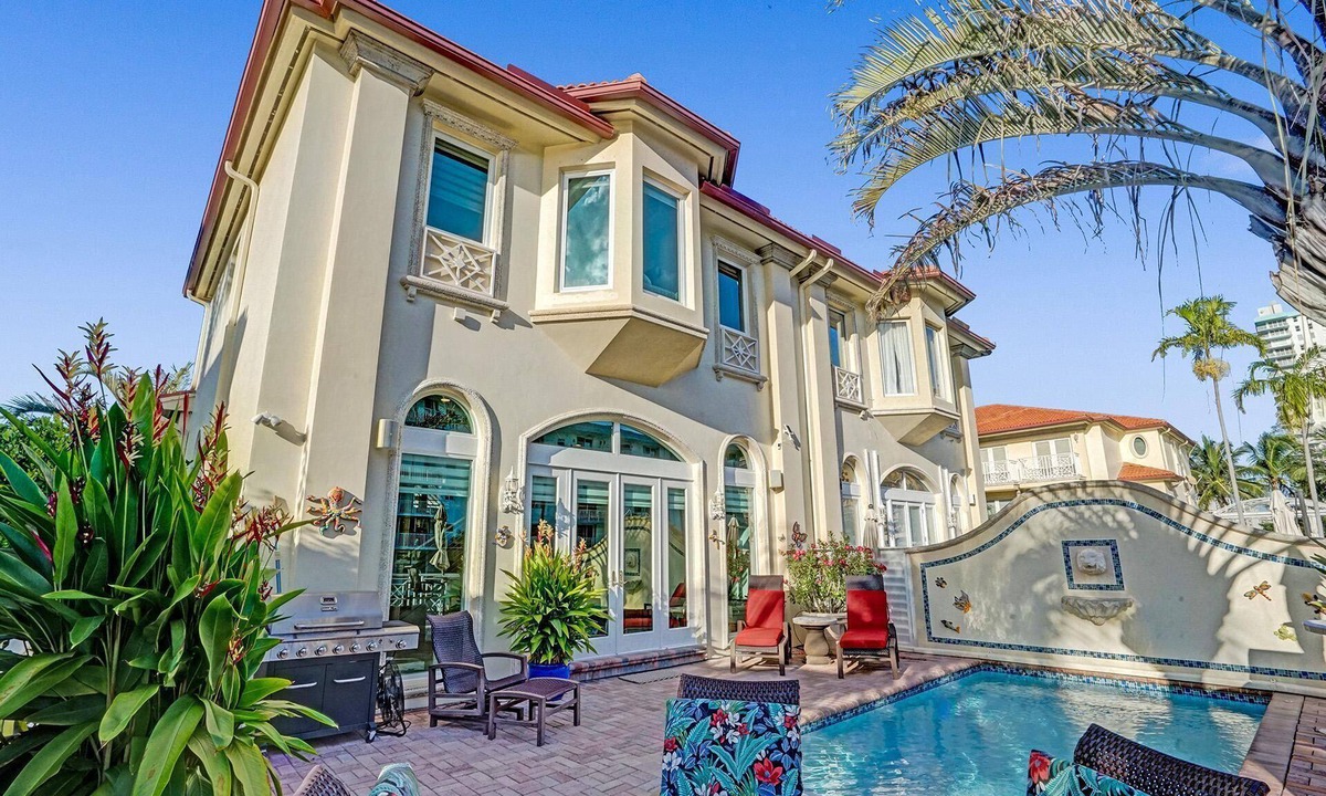 Eastern Shores House | Immaculate Waterfront Villa - Private Heated Pool, Gas BBQ & High Speed Internet