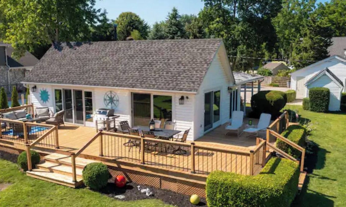 Ruthven Cottage | Immaculate waterfront cottage; Serenity On The Bluff