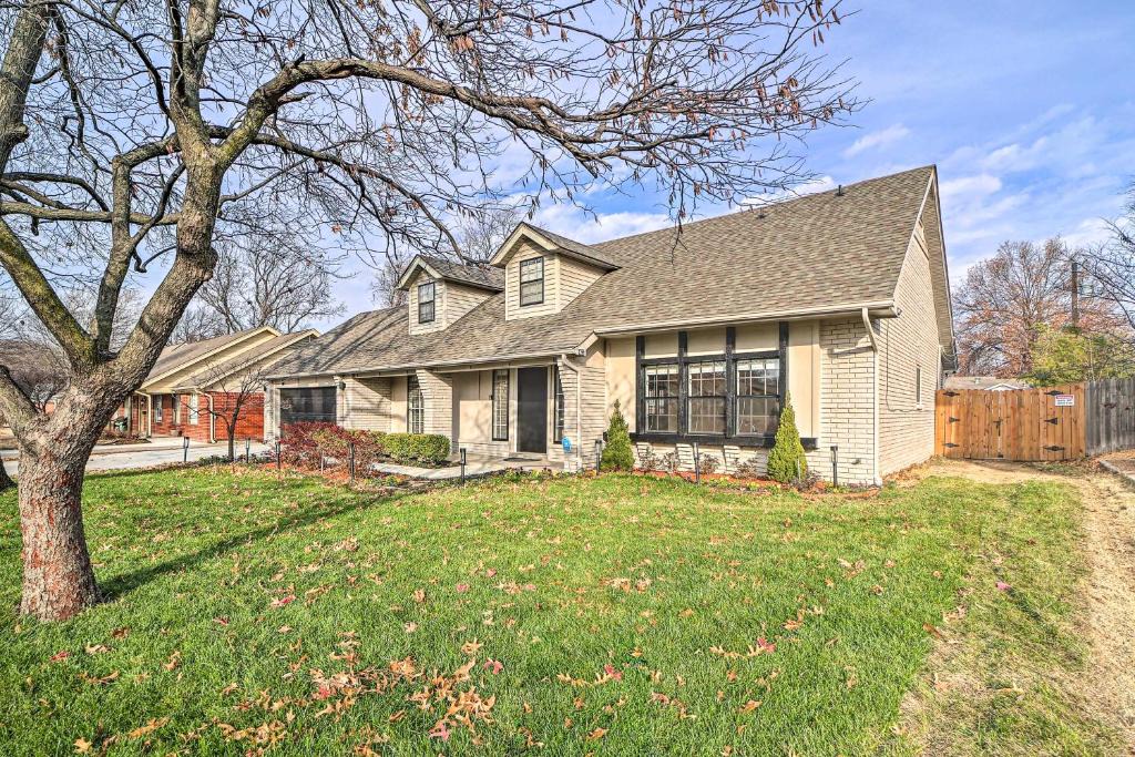 South Tulsa House | Immaculate 'Woodland View' Retreat w/Hot Tub