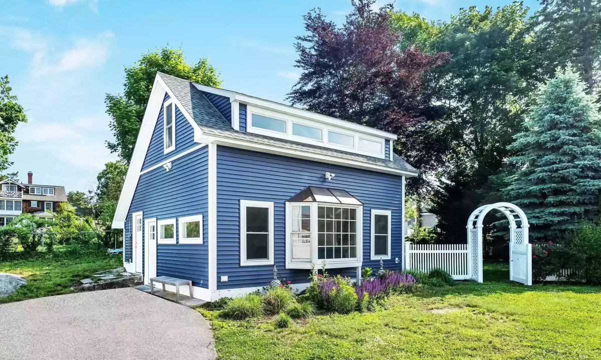 Madison Center Cottage | Immaculate Year Round Cottage Steps from the Beach Sleeps 6