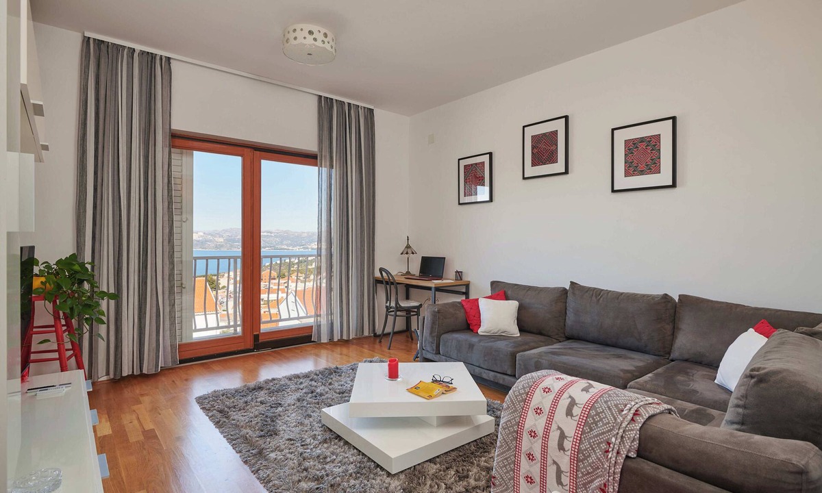 Zvekovica Apartment | Immerse yourself in Apartment Micika’s sun-kissed charm!