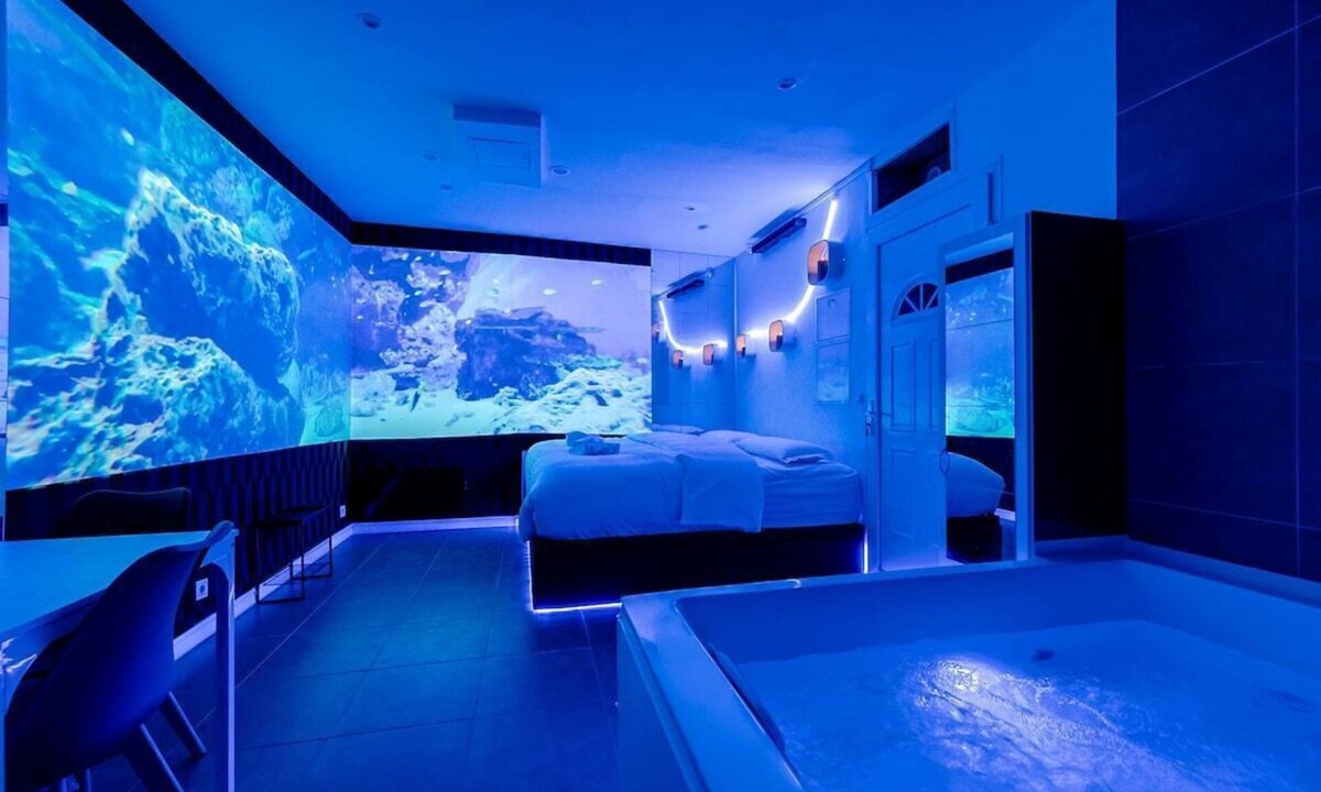 Messy Apartment | Immersive Studio Jacuzzi & Disney and Asterix Cine