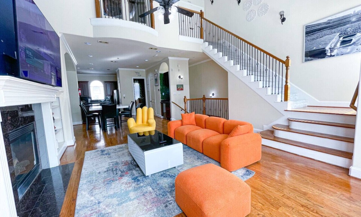Coffeyville House | Immersive Themed Stay | Space, Jungle & Greek-Inspired Getaway!