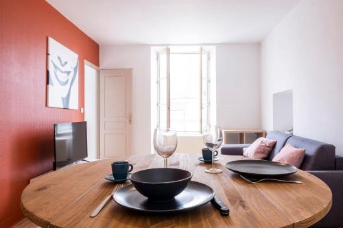 Segre Apartment | Immeuble entier cœur de ville avec terrasse & balcon