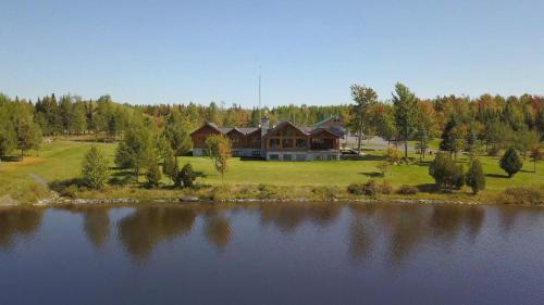 Saint-Rene House | Impérial du Domaine de la Chasse Gardée