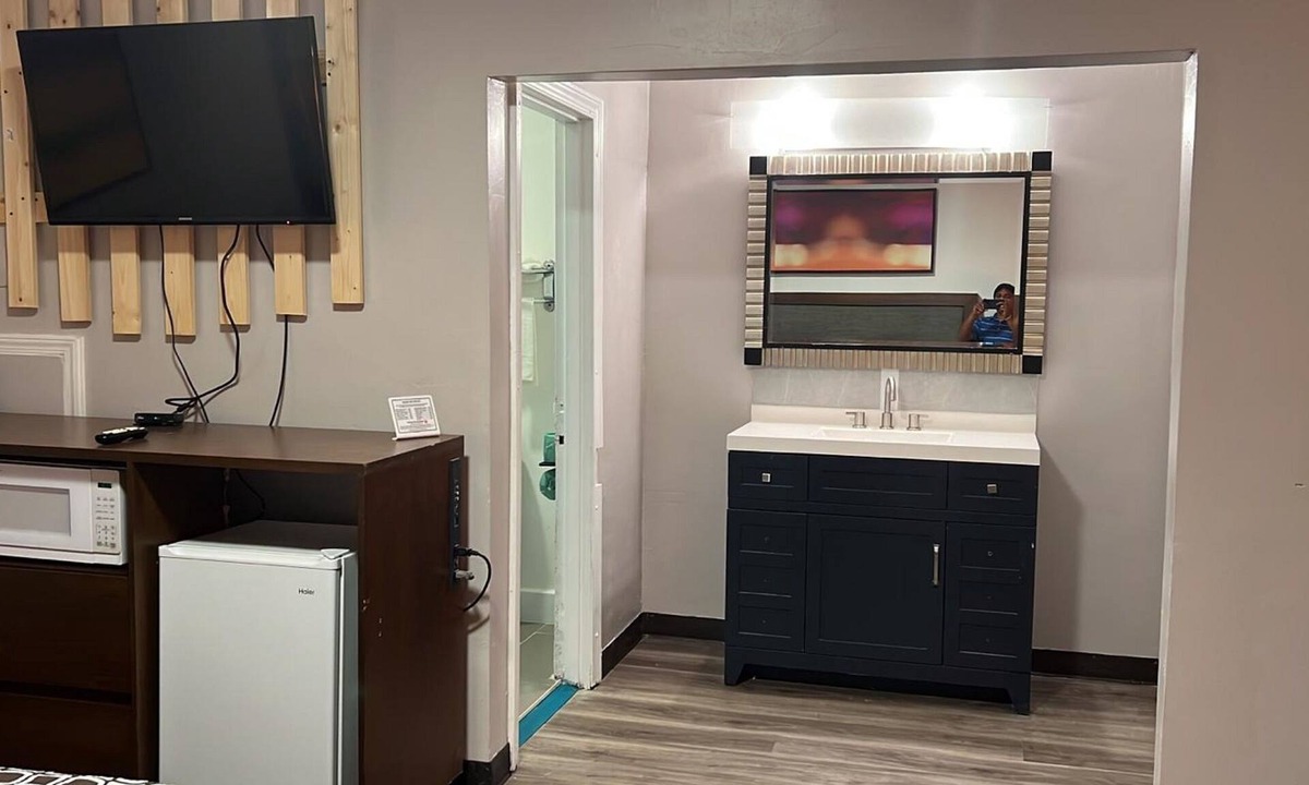 Madison Hotel | Imperial Inn