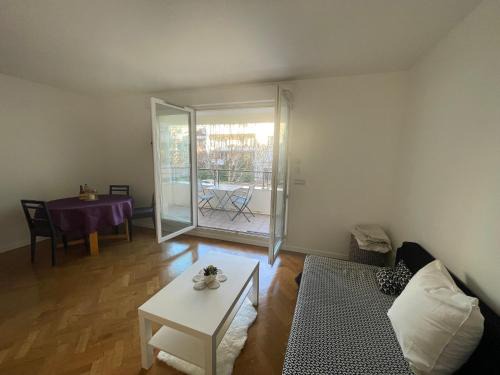 Rueil-Malmaison Apartment | Imperialand T2 Terrasse parking dans la verdure