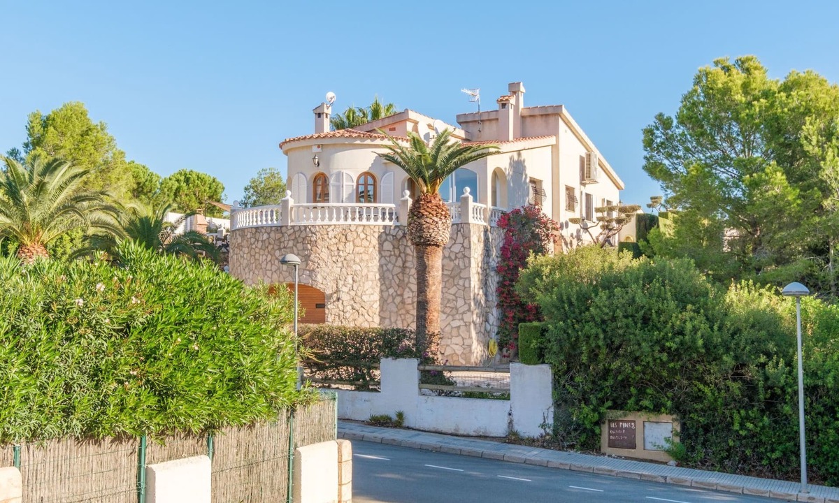 Cap Roig House | Imposante Ferienvilla mit großem Pool by Interhome