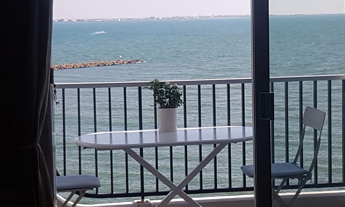 La Grande-Motte Apartment | IMPREGNABLE VIEW ON THE SEA .