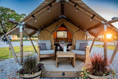 Cassville House | Impressive Glamping Tented Cabin in Cassville, Missouri