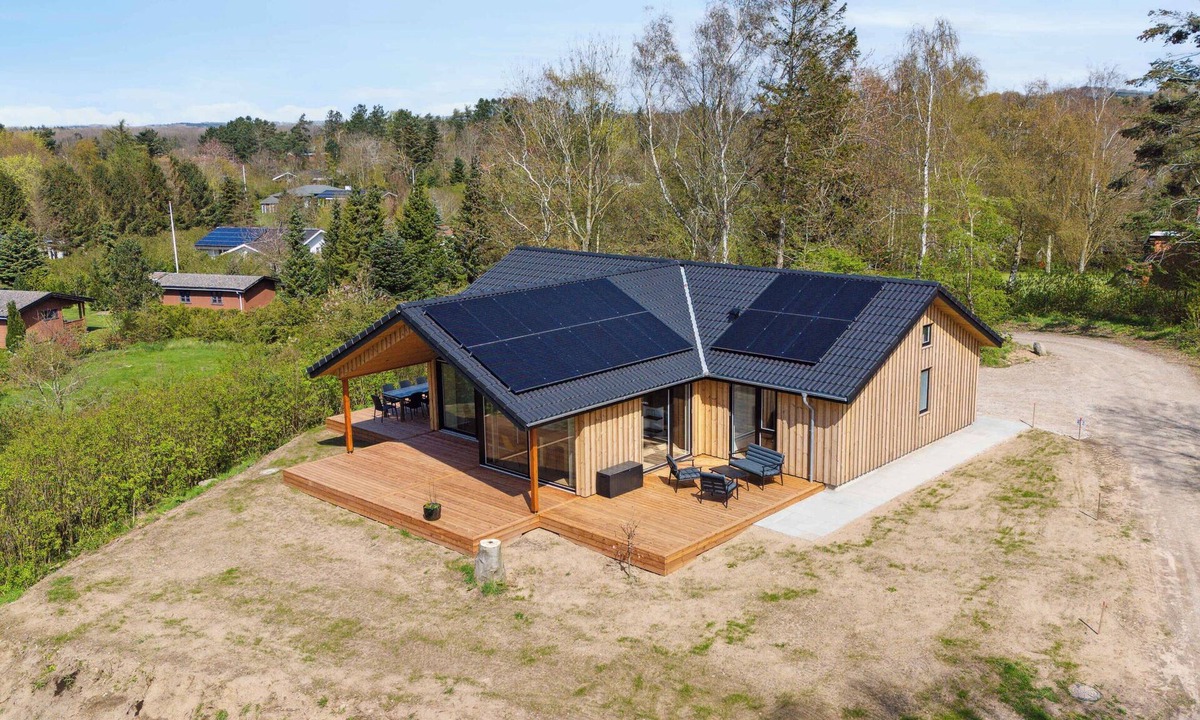 Faldsled House | Impressive holiday cottage by the Helsnæs Bay