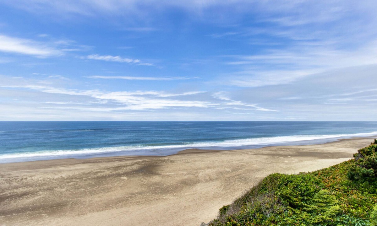 Gleneden Beach House | Impressive oceanfront home with great views - dog-friendly