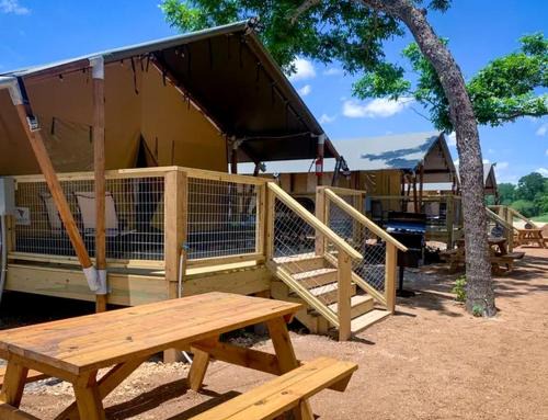 Fentress House | Impressive Safari Tent with Barbecue in Staples, Texas