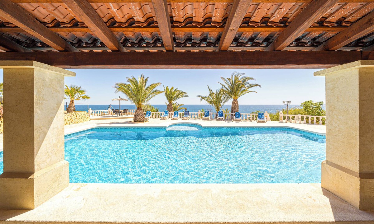 Villajoyosa Villa | Impressive Villa, ideal for families with Stunning Sea Views