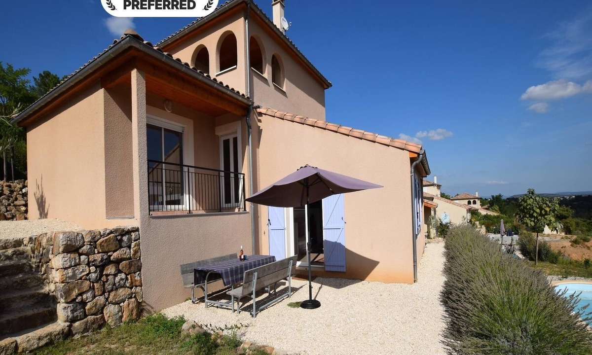 Joyeuse Villa | Impressive villa overlooking the hill